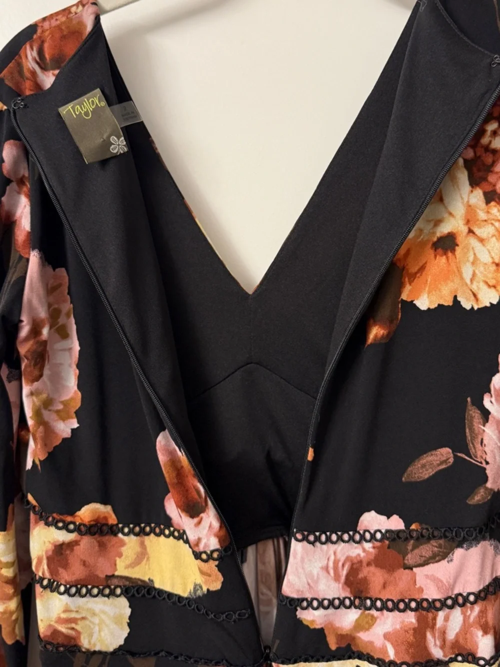 Taylor Dark Floral Jersey Midi Dress New with Tags Crochet Trim Size 2 Romantic - Picture 6 of 11